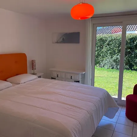 Holiday home Maison Avec Jardin, 10 Pers, A Pied, - Fr-1-239-1035