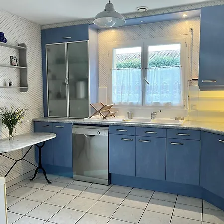 Maison Avec Jardin, 10 Pers, A Pied, - Fr-1-239-1035 Holiday home *