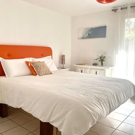 Hébergement de vacances Maison De Charme Avec Jardin, 9 Couchages, - Fr-1-239-1035